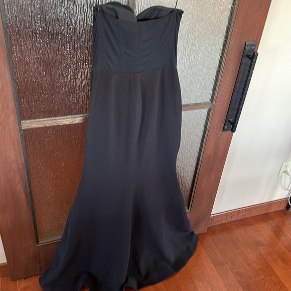 Helsi - Gisele - Sweetheart Neckline Floral Applique Evening Dress size Large - Picture 14 of 15